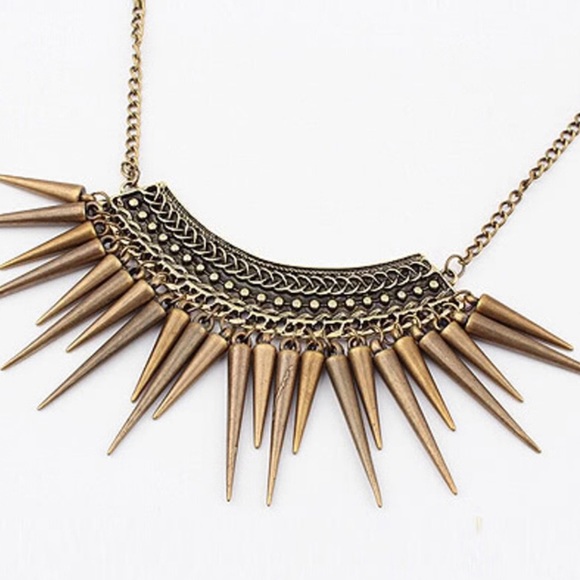 Statement necklace retro style with dangling spikes. - Picture 1 of 6